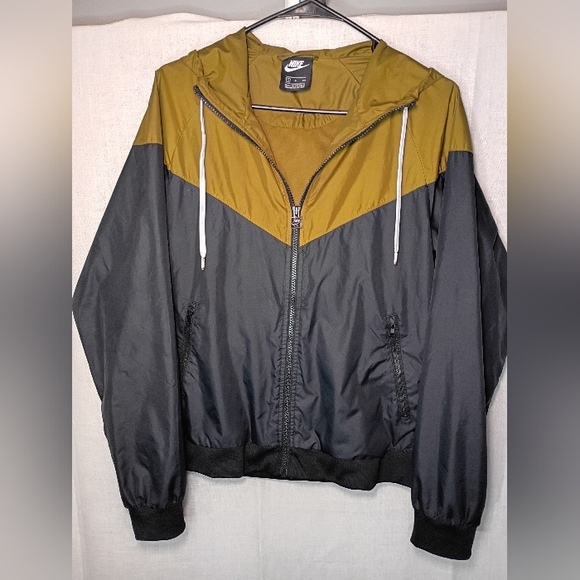 Nike Other - Nike Black and Olive Green Hooded Windbreaker